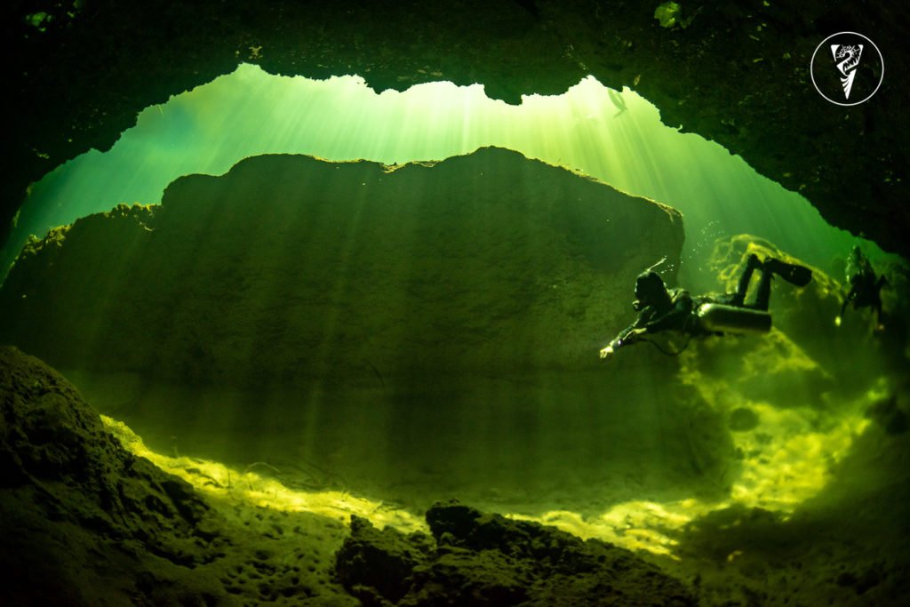 cavern diving 